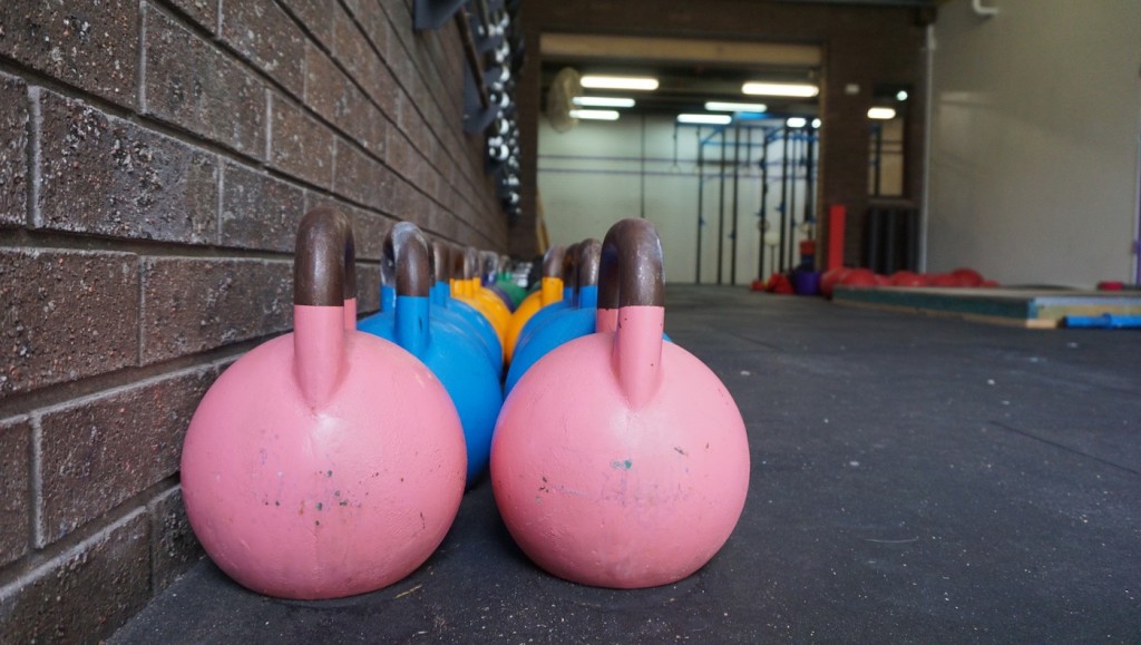 CrossFit PLay - Khan Porter affiliate kettlebell